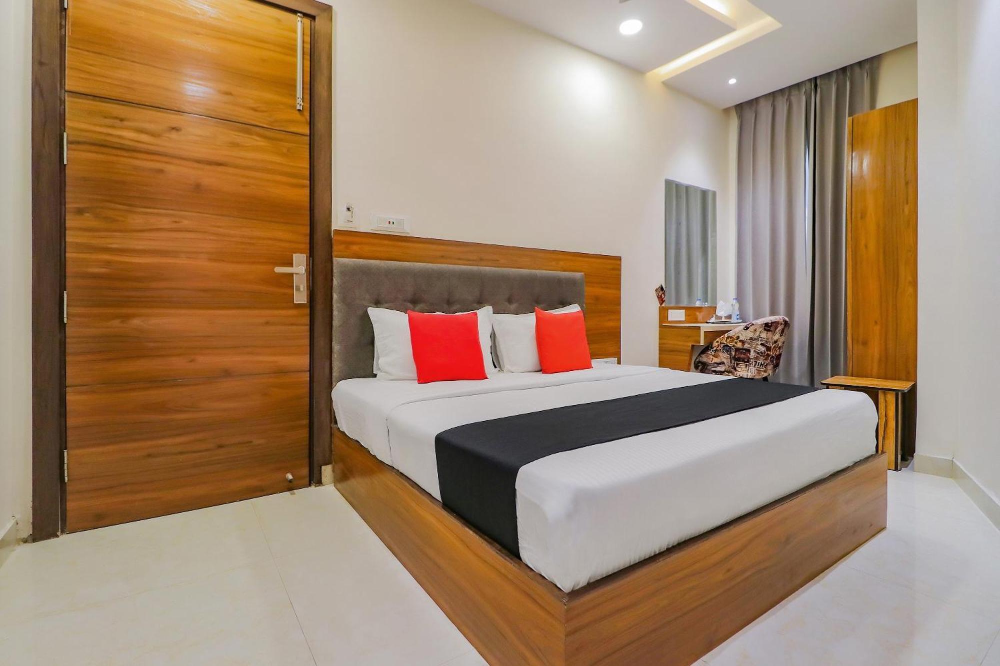 Capital O Western Galaxy Amritsar Exterior photo