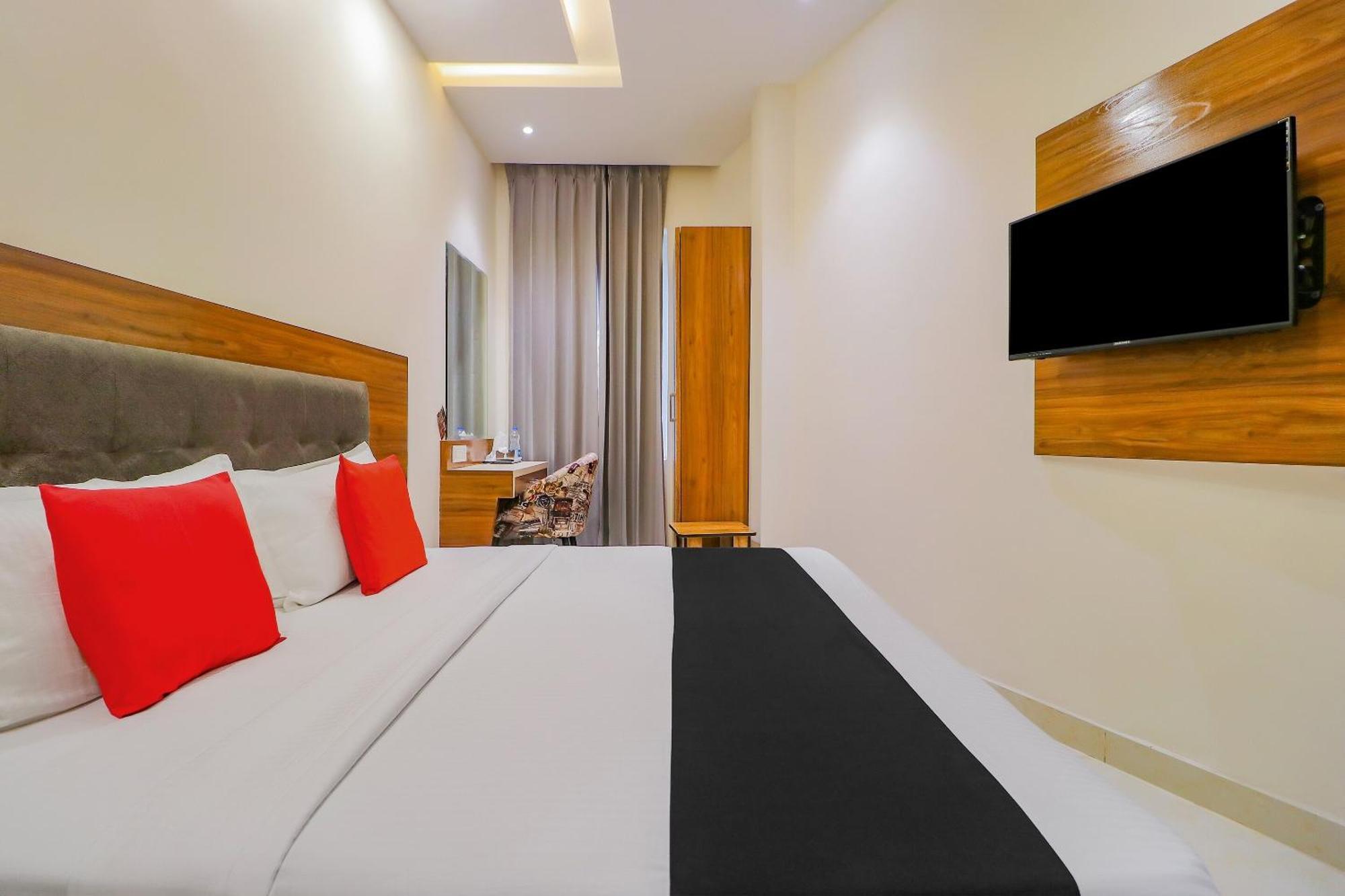 Capital O Western Galaxy Amritsar Exterior photo