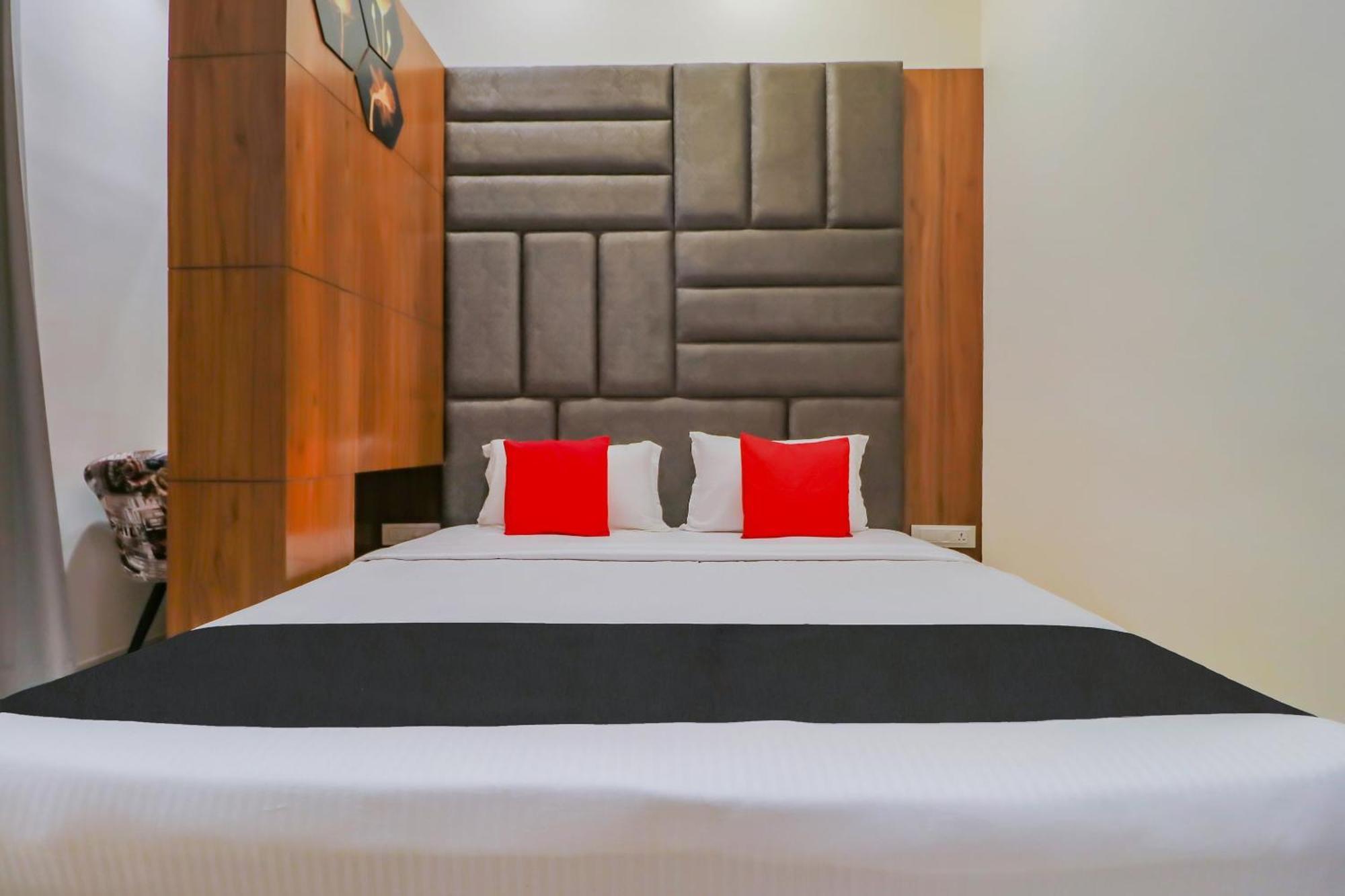 Capital O Western Galaxy Amritsar Exterior photo