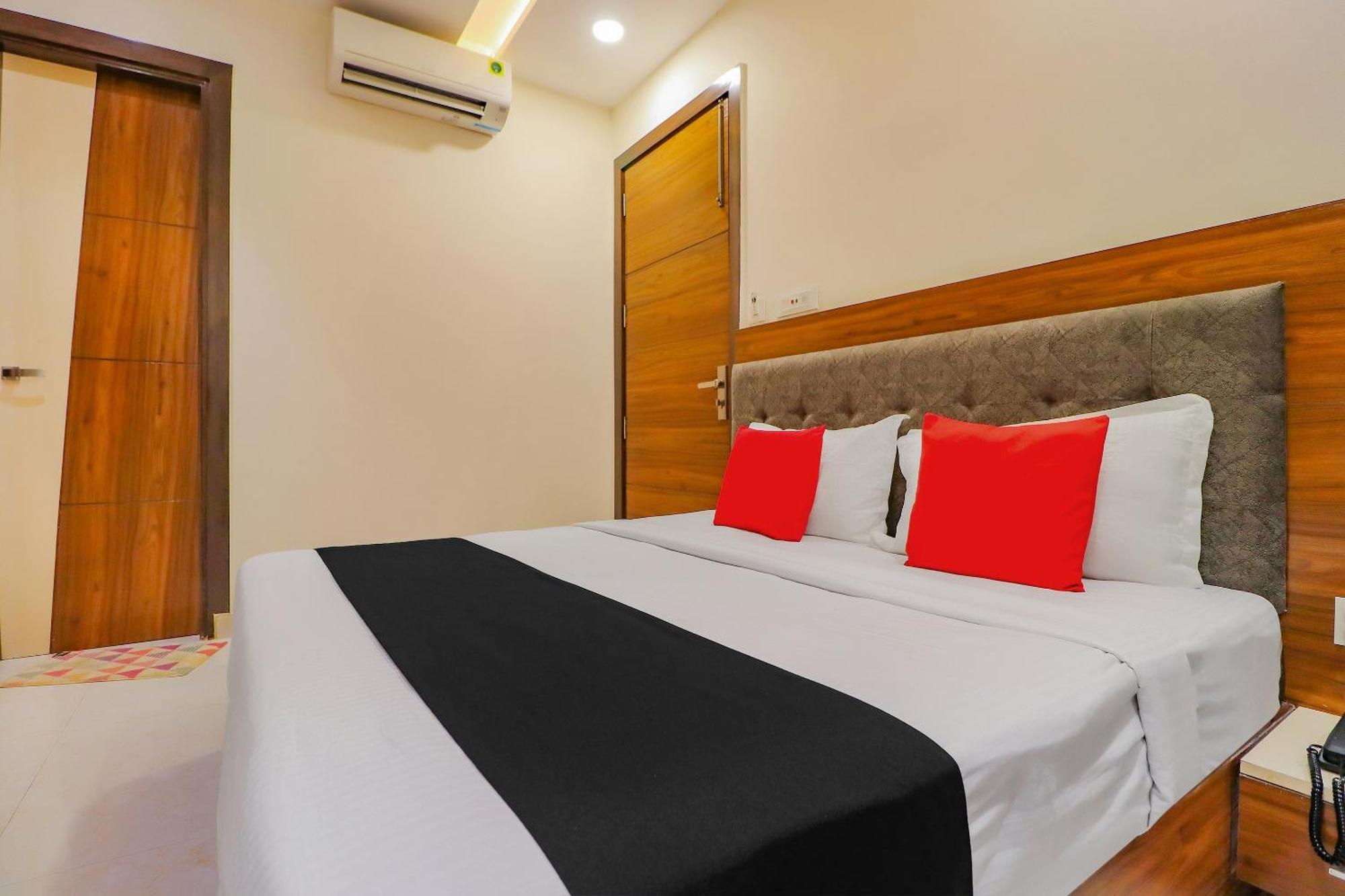 Capital O Western Galaxy Amritsar Exterior photo